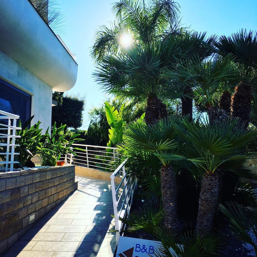 Foglie D' Acqua Bed & Breakfast Bisceglie Bagian luar foto
